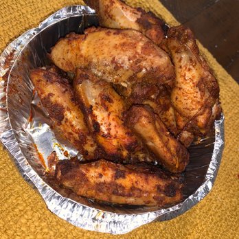 Hard Times Pizza - Don't be fooled. These wings are BOILED and tossed with spices. Who the hell wants to eat boiled chicken. Almost even felt microwaved. - Pizza Near Me - Los Angeles, California