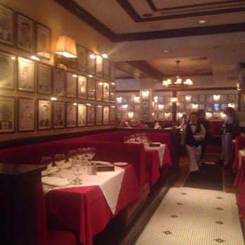 Petterinos - Love those red booths. - American Near Me - Chicago, Illinois Petterinos - Love those red booths. - American Near Me - Chicago, Illinois