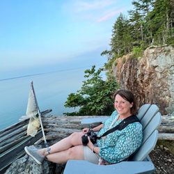 Inn at Bay Ledge - The seating area at lookout point. Views for days!