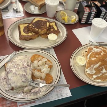 Royann Diner - Creamed chipped beef on toast w hash brown patties fried to perfection & onions on top. Stack of pancakes side of bacon. French toast. - Diners Near Me - Sellersville, Pennsylvania Royann Diner - Creamed chipped beef on toast w hash brown patties fried to perfection & onions on top. Stack of pancakes side of bacon. French toast. - Diners Near Me - Sellersville, Pennsylvania