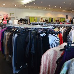 HUMANA - Alexanderstr. 7, 10178 Berlin  Mo-Sa: 10-20 Uhr Tel. (030) 2847 6382  U2/5/8, S3/5/7/9 Alexanderplatz