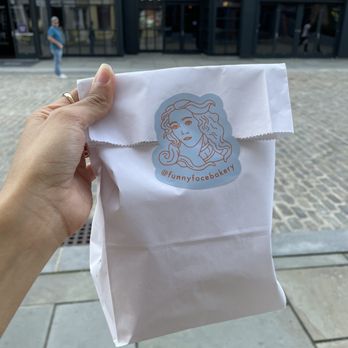 Funny Face Bakery - Cupcakes Near Me - New York, New York