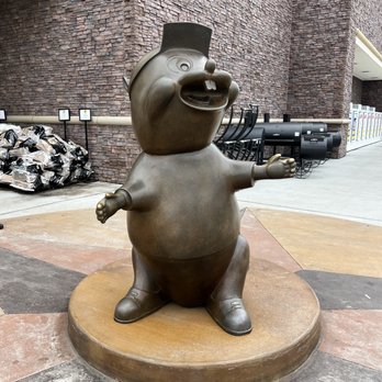 Buc-ee's - Gas Stations Near Me - Calhoun, Georgia