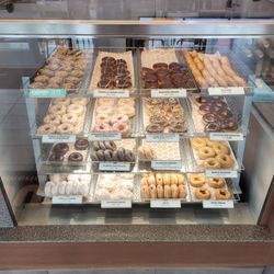 Dunkin - Plenty of donuts at lunch time
