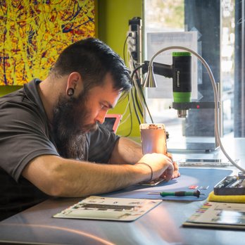 SetCell - Josh repairing a iPhone 6 Plus - Mobile Phones Near Me - Kansas City, Missouri SetCell - Josh repairing a iPhone 6 Plus - Mobile Phones Near Me - Kansas City, Missouri