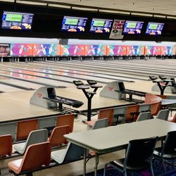 Sportsman's Bowl - Beautiful lanes. Great lighting