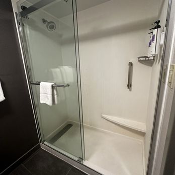 Sonesta Select Pleasant Hill - Shower - Hotels Near Me - Pleasant Hill, California