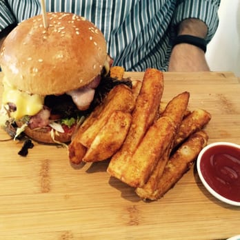Pawpaw - American cheeseburger - Cafes Near Me - Brisbane, QLD
