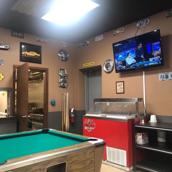 Hemi and Hogs Bar and Grill - Barbeque Near Me - Medford, Oregon