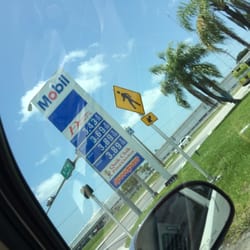 Quik Chik Food And Mobil Gas Station - Had corn dog and cheese poppers! Pretty good for a quick gas station stop.