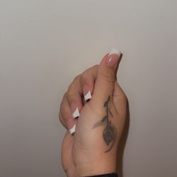 Medium Full Set French Tip Nails