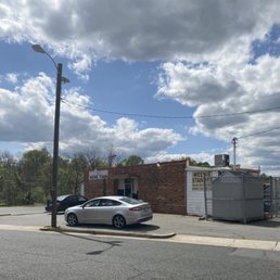 Exterior photo of Weenie Stand No 1 - Lynchburg, Virginia Exterior photo of Weenie Stand No 1 - Lynchburg, Virginia