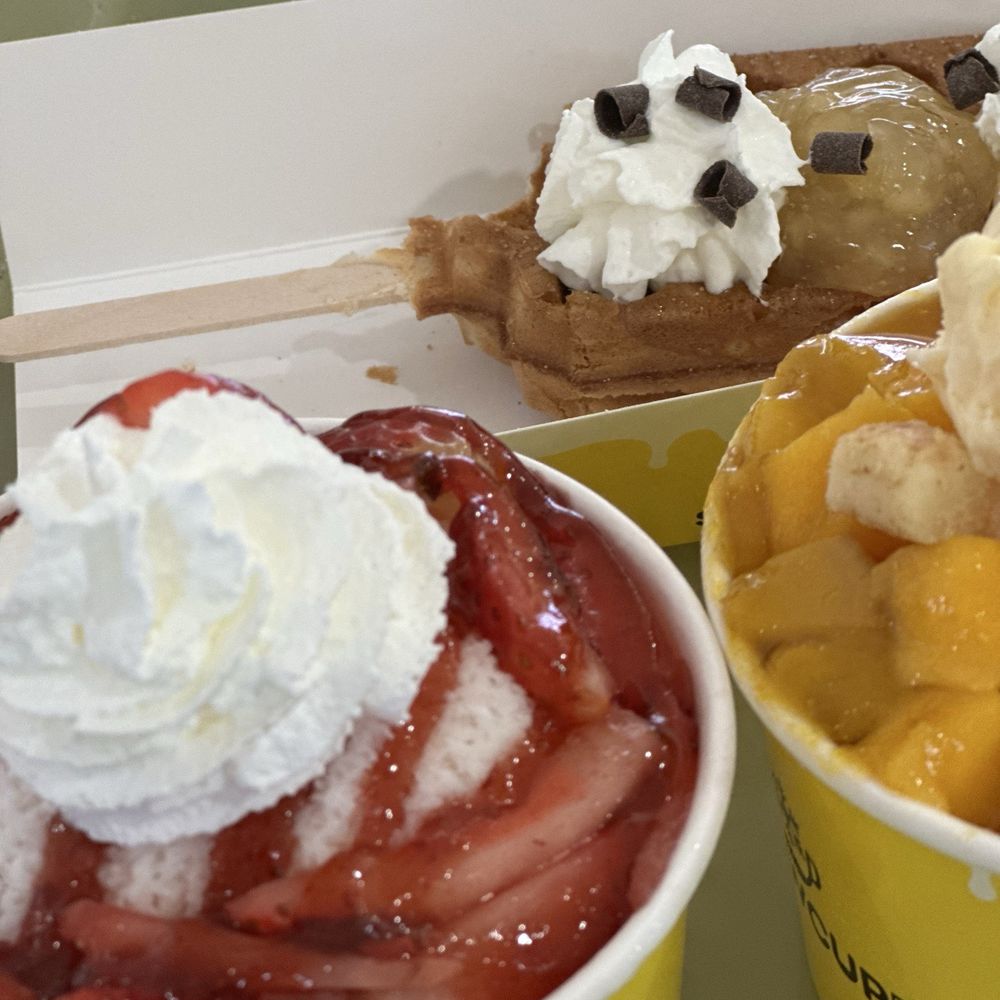 Snowcup Cafe - Strawberry Mango Bingsu - Desserts Near Me - Seattle, Washington