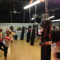 Fusion MMA & Kickboxing - Evening kickboxing class.