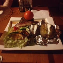 Nostalgie - Hovězí steak s plněnou bramborou.