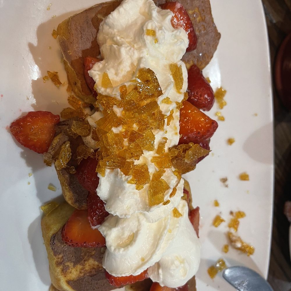 Another Broken Egg Cafe - Strawberry Pound Cake French Toast - American Near Me - Williamsburg, Virginia Another Broken Egg Cafe - Strawberry Pound Cake French Toast - American Near Me - Williamsburg, Virginia