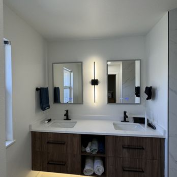 Honeycomb Construction - Full bathroom remodel - Painters Near Me - Renton, Washington
