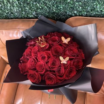 Amore Dolce Flowers - Mini Buchón Magic (Premium) - Florists Near Me - Montebello, California