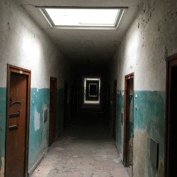KZ-Gedenkstätte Dachau - Unlike the barracks where everyone was given an individual bunk, minus a mattress of course, this building had individual cells. - Museums Near Me - Dachau, BY