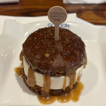 Gordon Ramsay Burger Las Vegas - Sticky Toffee Pudding - Burgers Near Me - Las Vegas, Nevada Gordon Ramsay Burger Las Vegas - Sticky Toffee Pudding - Burgers Near Me - Las Vegas, Nevada