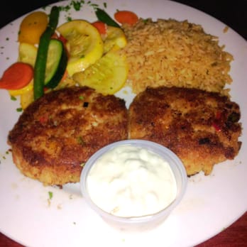O. C. White's Restaurant - Crab Cakes (with shell...YUCK) - Seafood Near Me - St Augustine, Florida