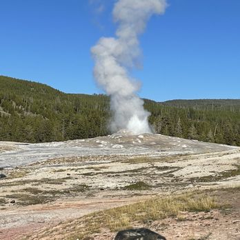 Old Faithful - Observation Point - Getting ready to erupt - Hiking Near Me - Old Faithful, Wyoming