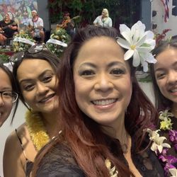 Ah Lan's Lei Stand - The leis we picked out were fresh and fragrant, perfect for any occasion!