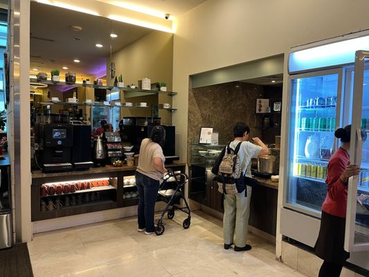 SATS Premier Lounge Terminal 3 by null