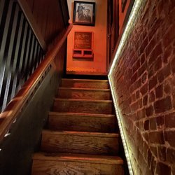 La Carafe - Creaky staircase