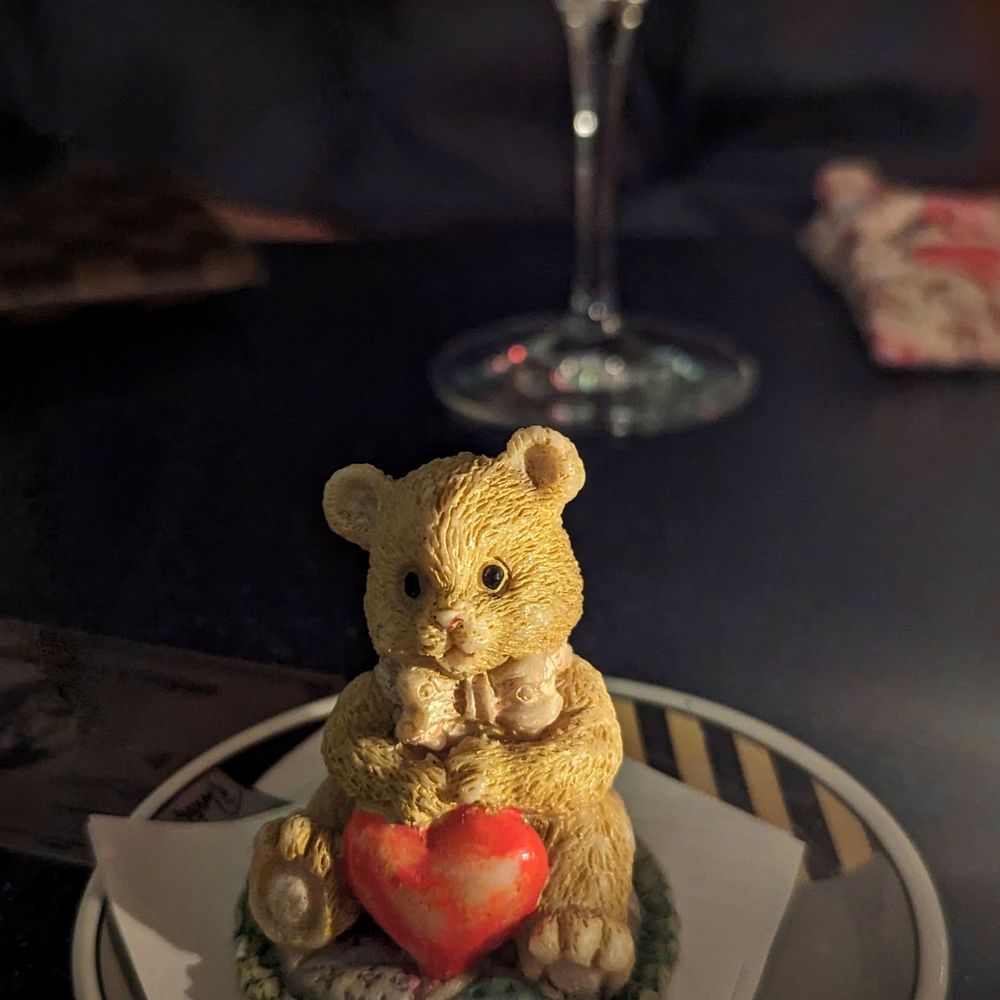 Donna's - a teddy bear holding a heart on a plate - Cafes Near Me - Toronto, Ontario Donna's - a teddy bear holding a heart on a plate - Cafes Near Me - Toronto, Ontario