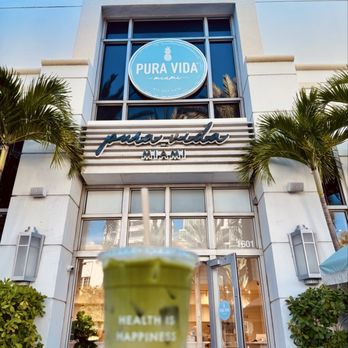 Pura Vida Miami - Vanilla MATCHA LATTE - Breakfast & Brunch Near Me - Miami Beach, Florida Pura Vida Miami - Vanilla MATCHA LATTE - Breakfast & Brunch Near Me - Miami Beach, Florida