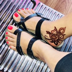 Artistry Threading Spa - Henna design at Artistry Threading Spa!!