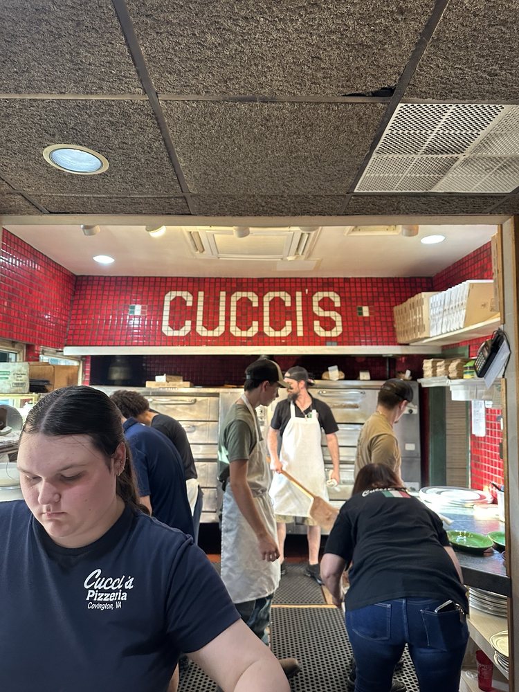 Cucci Pizzeria Logo