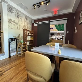 Saffron By The Sea - Interior - Indian Near Me - Fairhaven, Massachusetts