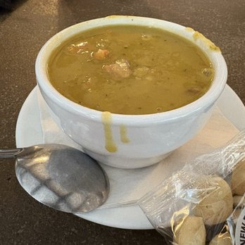 Covered Bridge Farm Table - Pea soup - American Near Me - Campton, New Hampshire