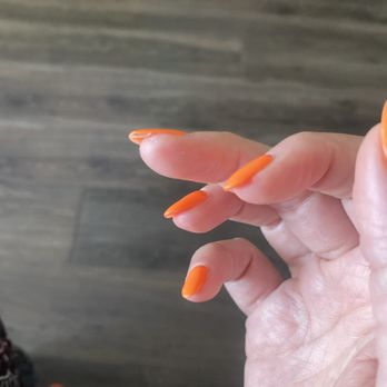 Salon De Manucure - Middle finger separating and lifting four days in - Nail Salons Near Me - Los Angeles, California