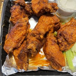 5 West Pub - Buffalo wings !!