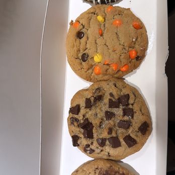 Crumbl - La Verne - Bakeries Near Me - La Verne, California Crumbl - La Verne - Bakeries Near Me - La Verne, California