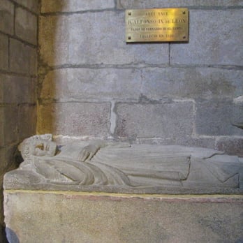 Museo da Catedral - The burial place of King Fernando II, King of Leon, Spain. - Museums Near Me - Santiago de Compostela, C