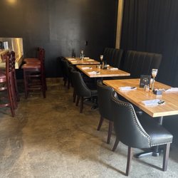 Wine Club And Eatz - Tables booths and seats at the counter