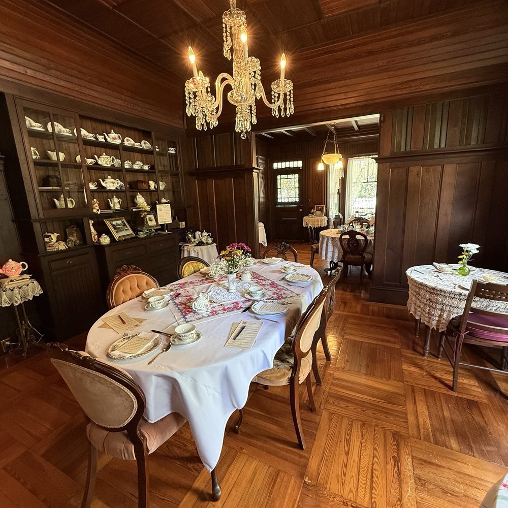 Miss Luci's Tea Room & More - The large dining room. - Tea Rooms Near Me - Bagdad, Florida