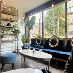 Charming dine in area