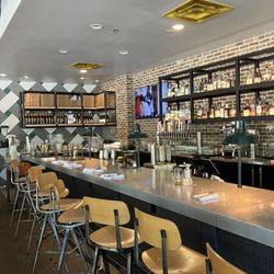 Pie Tap Pizza + Rotisserie + Bar - Bar at 3 pm on a Tuesday