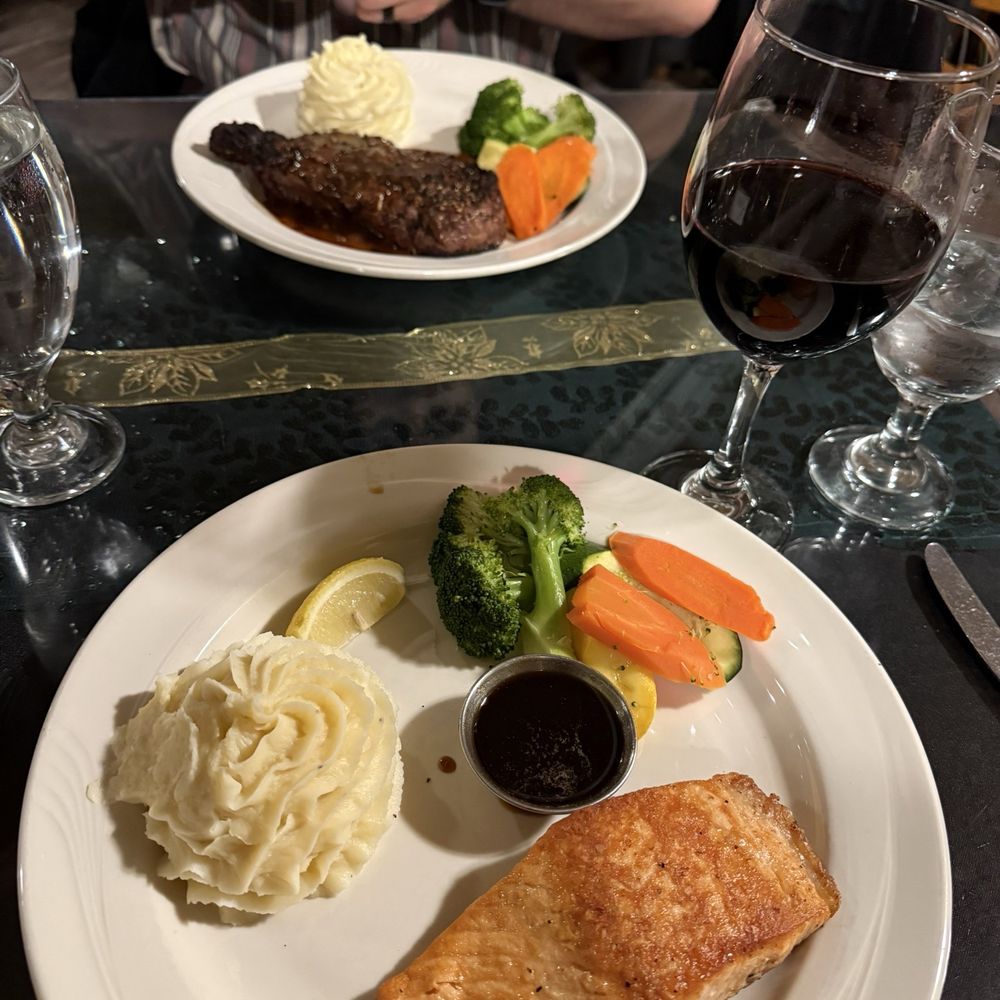 Glen Eagle's Restaurant & Lounge - Salmon and peppercorn steak - American Near Me - Carson City, Nevada Glen Eagle's Restaurant & Lounge - Salmon and peppercorn steak - American Near Me - Carson City, Nevada