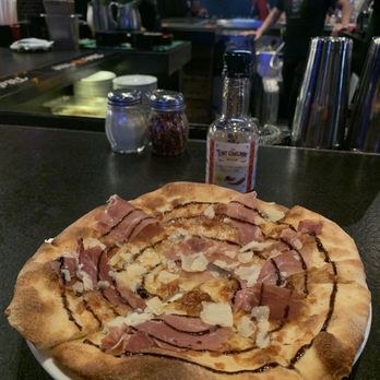 Pizza Rock - Yummy pizza. Love award wining fig. Tony is the winning pizza champion ! - Pizza Near Me - Las Vegas, Nevada