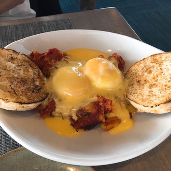 Great Road Kitchen - Corned Beef Hash Benedict - New American Near Me - Littleton, Massachusetts
