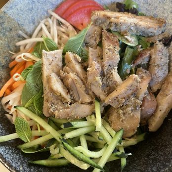 Lela's Bistro - Salad Bowl w/Lemongrass Chicken (gf) - Vietnamese Near Me - Portland, Oregon Lela's Bistro - Salad Bowl w/Lemongrass Chicken (gf) - Vietnamese Near Me - Portland, Oregon