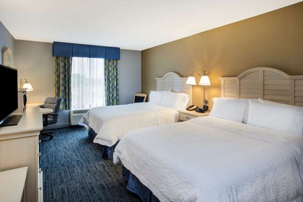 Hampton Inn & Suites Cape Cod-West Yarmouth by null