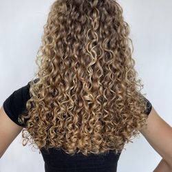 Douglas Da Silva Studio - Curly Haircut by Douglas