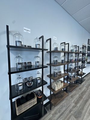 Bright Black. by null